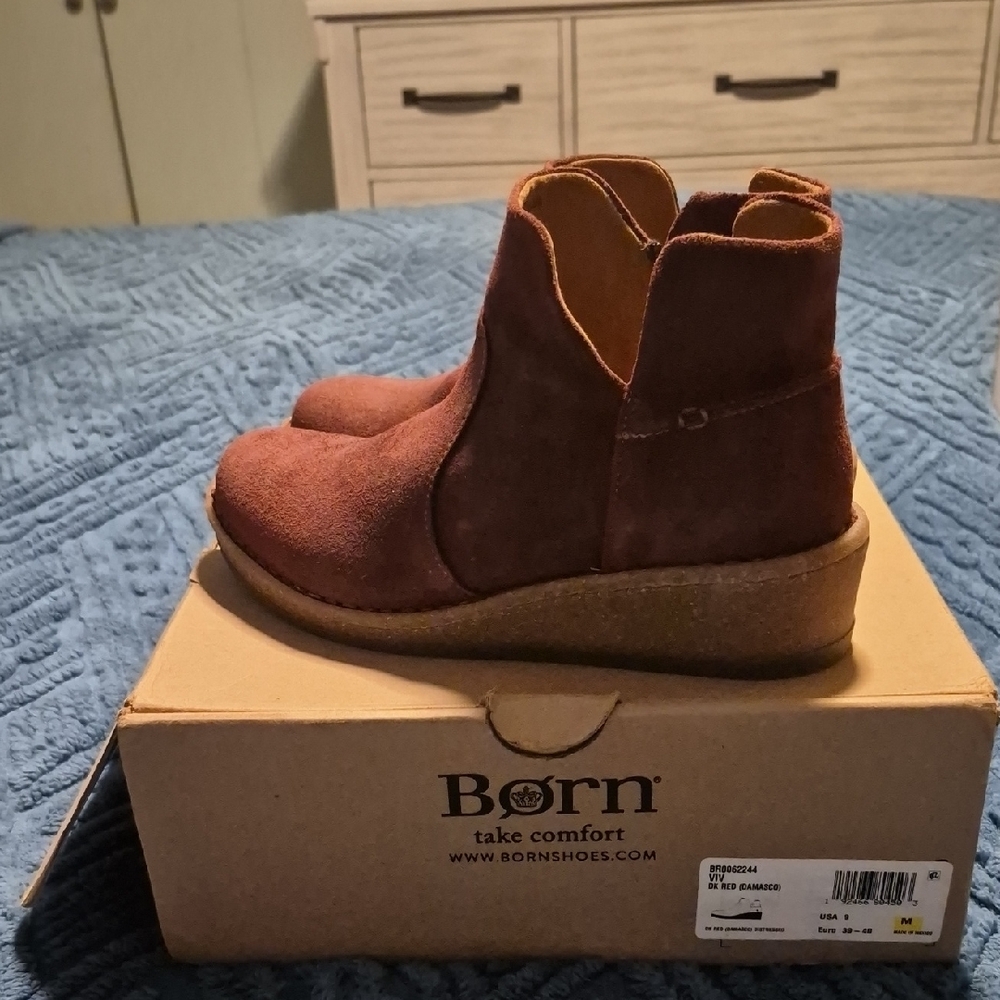 NIB Born Dark Red Viv Ankle Boot Sz  39-40 Sz 9